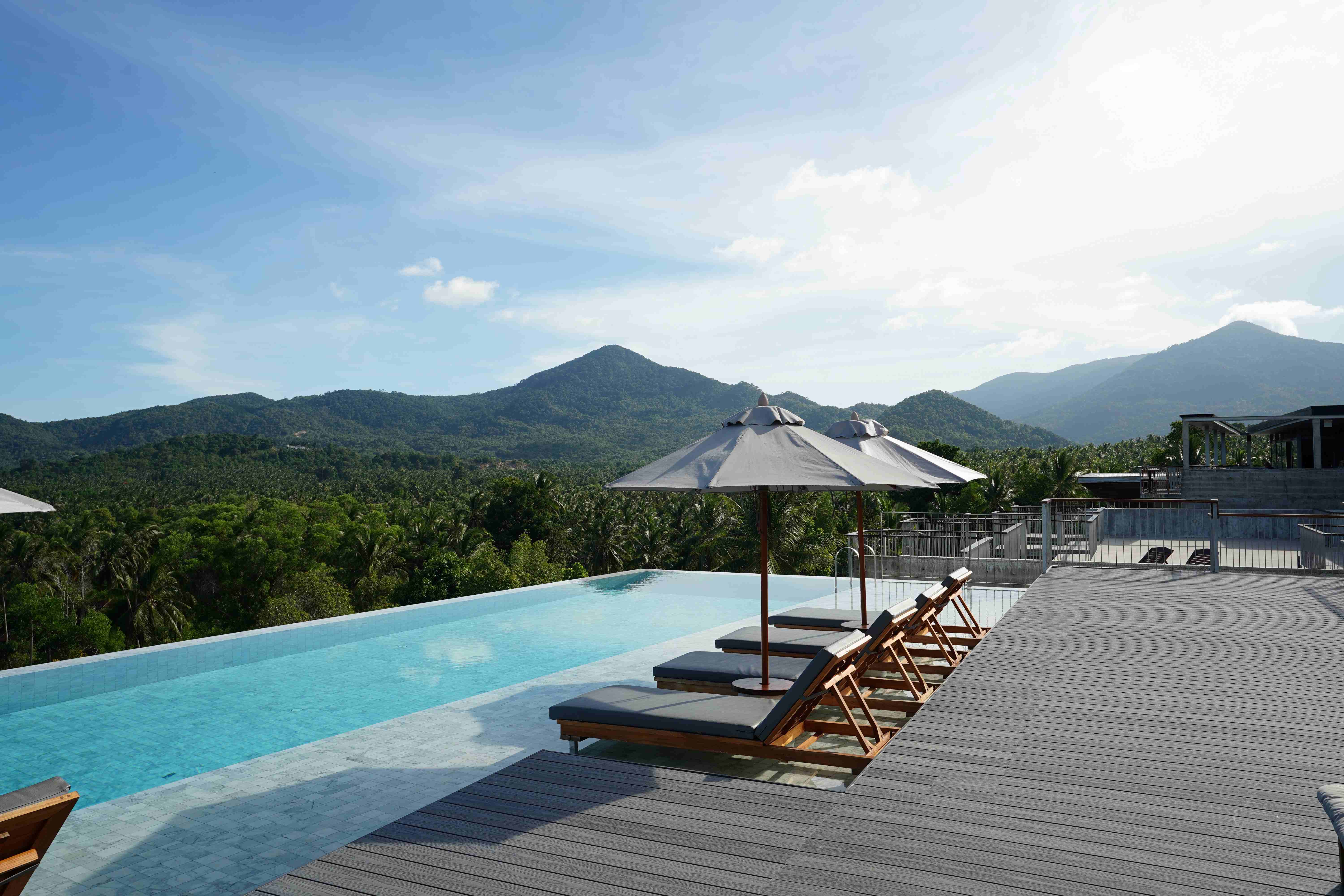 INFINITY ROOFTOP POOL MOUNTAIN VIEW.JPG